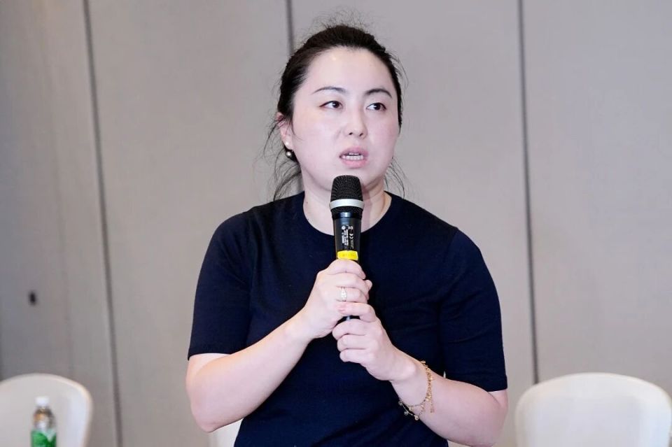 b58DbR58LF0rs5qO.jpg