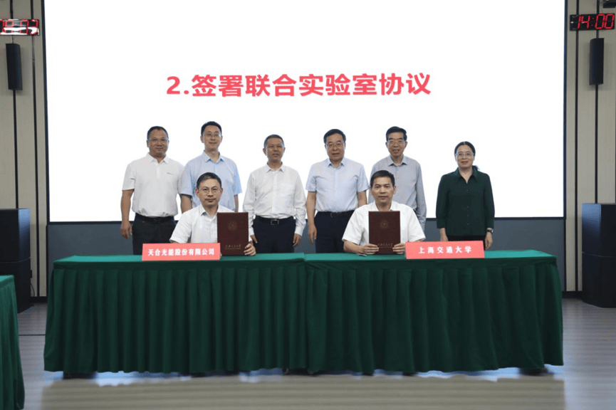 OnbPbIB2Zi8EPw2W.jpg